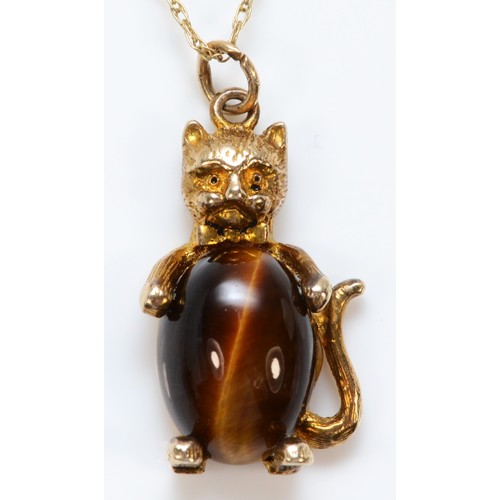 1285 - A 9ct gold vintage tigers eye pendant in the form of a kitten, with chain, 23mm total length, 5.3g