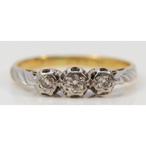 1289 - A 9ct gold and platinum vintage diamond three stone ring, I 1/2, 2.3g