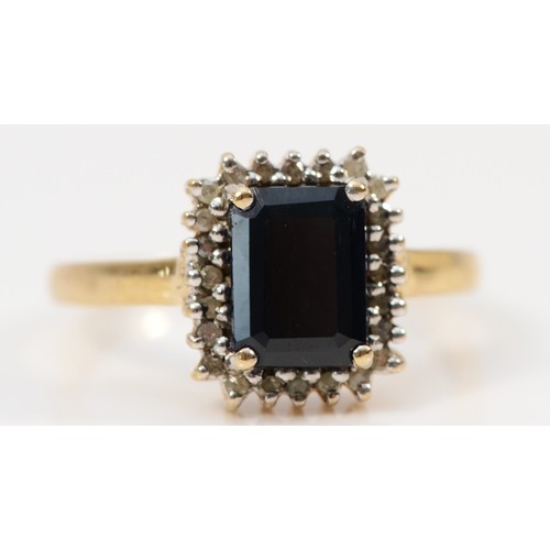 1413 - A 9ct gold rectangular sapphire and diamond cluster ring, O, 2.7gm