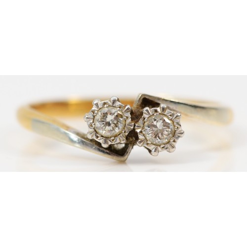 1392 - An 18ct gold and platinum diamond cross over dress ring, P, 2.6g