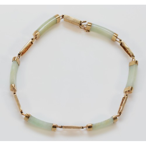 1436 - A 9ct gold jadeite bracelet, 19cm, 8.2g