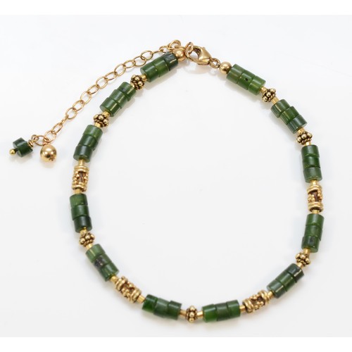 1247 - A 9ct gold nephrite bracelet, 18cm plus a 5cm extender, 8.1g