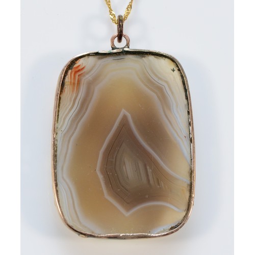 1638 - A 9ct gold banded agate pendant with chain, 37mm x 27mm, 10.7g