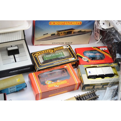 32A - A collection of 00 Gauge train models, track, carriages and controls, to include 00 Gauge Hornby R.0... 