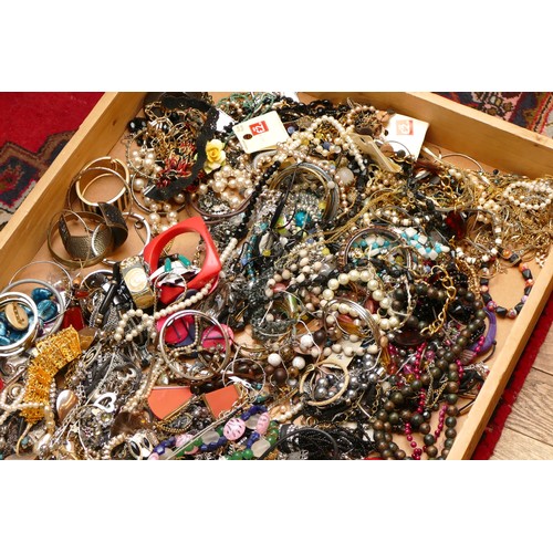 3 - Approximately 10kg of costume jewellery.