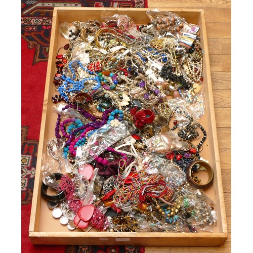 8 - Approximately 10kg of costume jewellery.