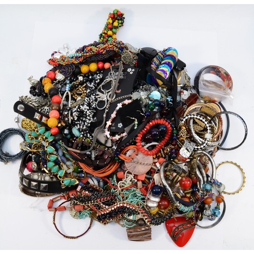 10 - A quantity of costume jewellery