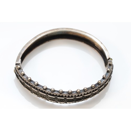 54 - A Victorian silver hinged bangle, Birmingham 1890, 57 x 48 x 11mm, 22gm