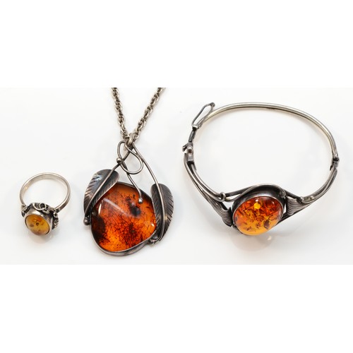 60 - A 925 silver and amber hinged bangle, 55 x 45mm, a silver and amber ring, and a silver and amber pen... 