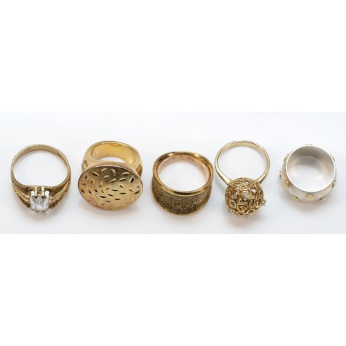 72 - An Italian silver gilt dress ring, L and four other silver gilt rings, 32gm