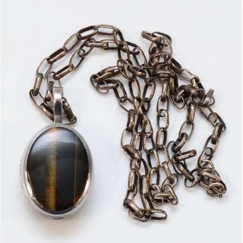 87 - Lawrence R. Watson, a silver and hardstone double sided pendant, Sheffield 1972, 22 x 16mm, chain, 1... 