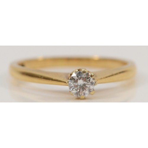 101 - A 14K gold brilliant cut diamond solitaire ring, L 1/2, 2.4g