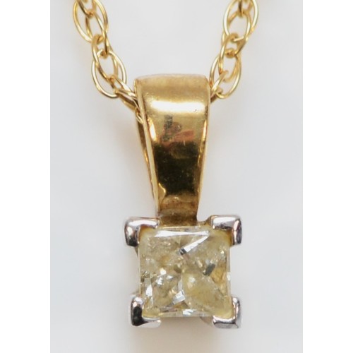 109 - A 9ct gold Princess cut diamond solitaire pendant with chain, 3mm diamond, 0.9g