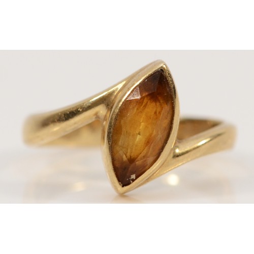 125 - A 9ct gold marquise cut citrine dress ring, H 1/2, 2.8g