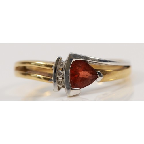 175 - A 9ct gold diamond and red gemstone dress ring, N 1/2, 3g