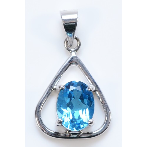 180 - A 14K white gold oval cut blue topaz pendant, 15mm drop, 1.7g