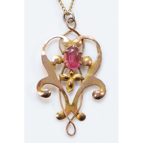 189 - An Edwardian 9ct gold and red paste pendant with chain, 35mm pendant drop, 2.4g