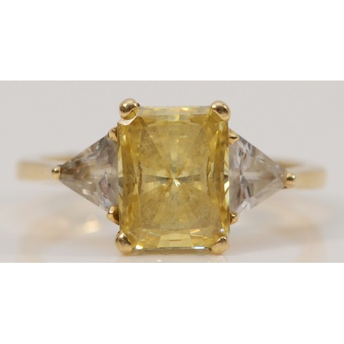 195 - A 14K gold cubic zirconia cocktail ring, with diamond set on the inner of the band, N 1/2, 3.7g