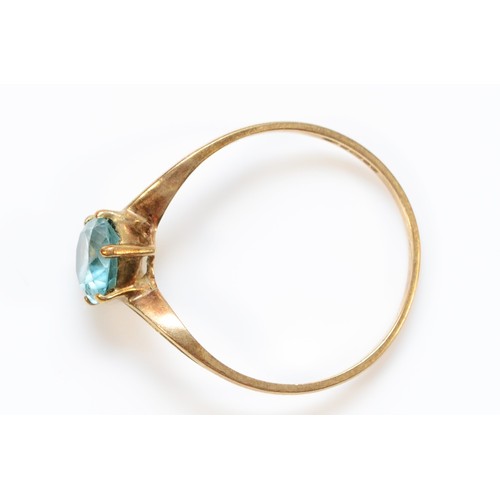 260 - A 9ct gold and blue zircon ring, O, 1.3g