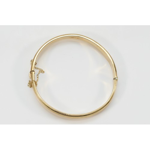 284 - A 9ct gold hinged bangle, London 1982, 8 x 58 x 56mm, 10gm, slightly mis-shaped