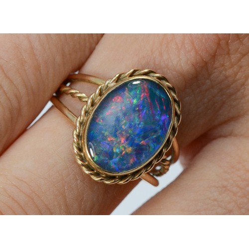 296 - A 9ct gold opal triplet ring, M 1/2, twisted rope detail, 3.7g