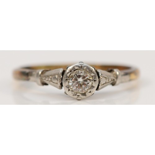 554 - An 18ct gold and platinum illusion set brilliant cut diamond single stone ring, K, 1.8g