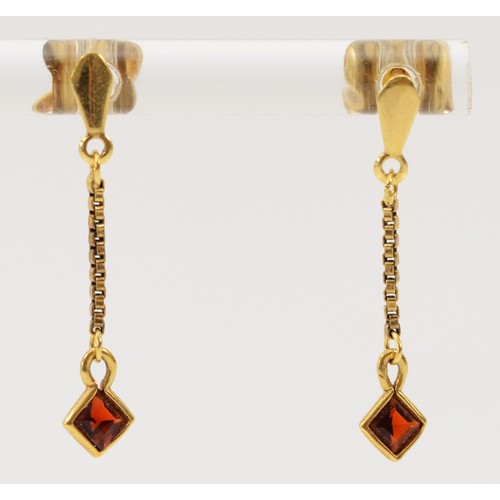 589 - A pair of 9ct gold garnet drop earrings with scroll backs, 25mm drop, 1g