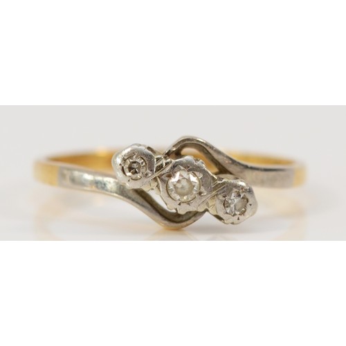 633 - An 18ct gold and platinum vintage three stone diamond ring, Q, 2.5g