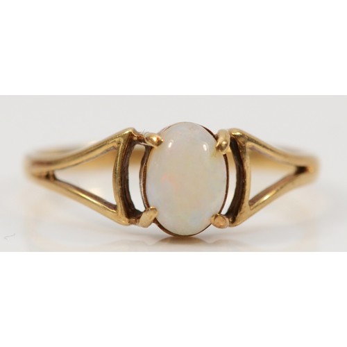 685 - A 9ct gold and opal dress ring, O, 1.3g