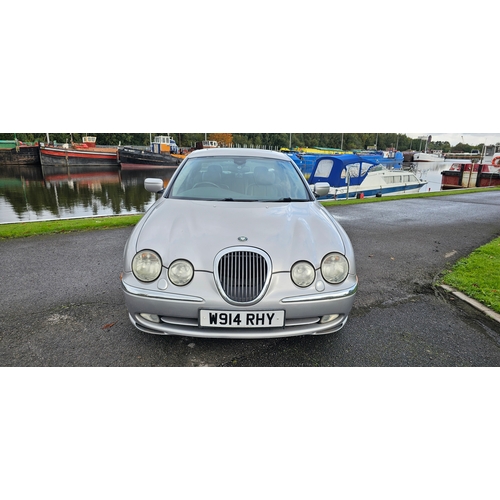 405 - 2000 Jaguar S Type V6 SE, 2967cc. Registration number W914 RHY. VIN number SAJAC01E3YFL59584. Engine... 