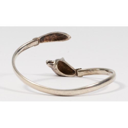 130 - A 925 silver fox head and tail bangle, with engraved detailed, 27gm