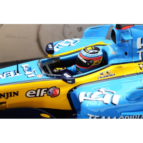 49 - Hot Wheels Racing, Fernando Alonso, Renault R25, scale 1:18, box with display stand and case. (1 ite... 