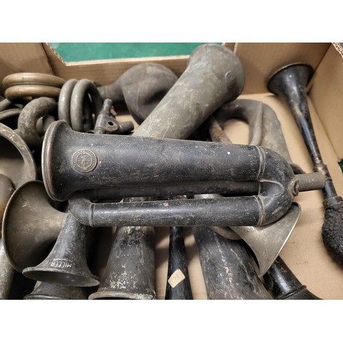 90 - A Quantity of Vintage and Veteran Bulb Horns and parts, including Miller, Lucas 