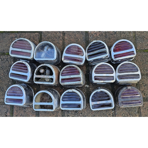 124 - Fifteen vintage number plate/tail lamps. (15 items)