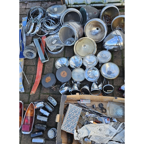 137 - An autojumblers lot of vintage car parts