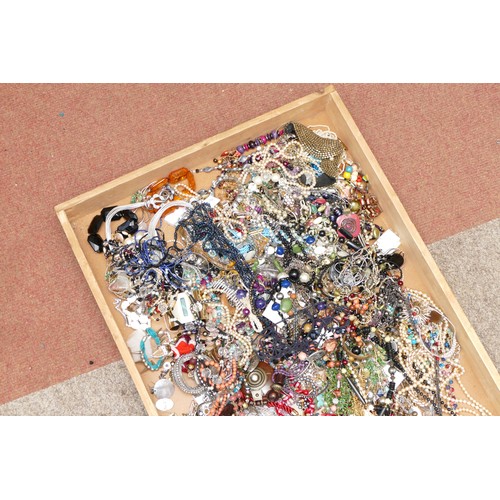 4 - Approximately 10kg of costume jewellery.