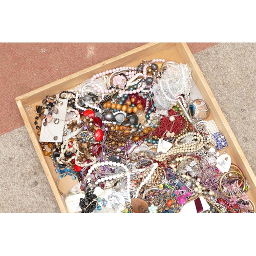 6 - Approximately 10kg of costume jewellery.