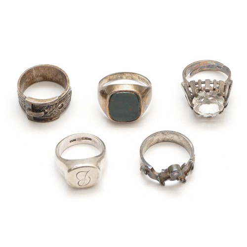 60 - Five vintage silver rings, including a buckle ring, Q, 33gm