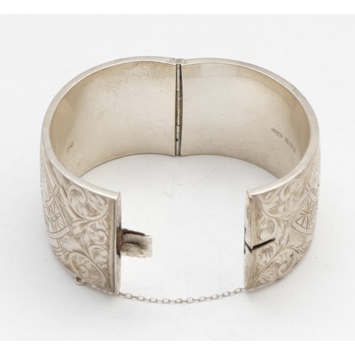 63 - A silver hinged bangle, Birmingham 1962, 60 x 58mm, width 38mm, 67gm