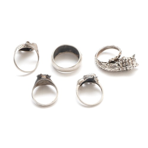 87 - A silver coiled owl ring, M and four other silver animal rings, 33gm