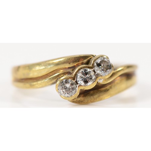 603 - A 9ct gold vintage brilliant cut diamond three stone ring, spilt to the band, J 1/2, 1.9g