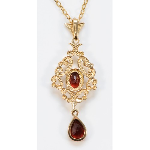 612 - A 9ct gold vintage style garnet pendant with a 9ct gold chain, 38mm total length, 3.1g