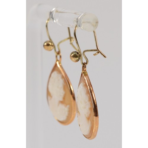 615 - A pair of 9ct gold vintage shell cameo drop earrings with hooks, 19mm drop, 2.3g