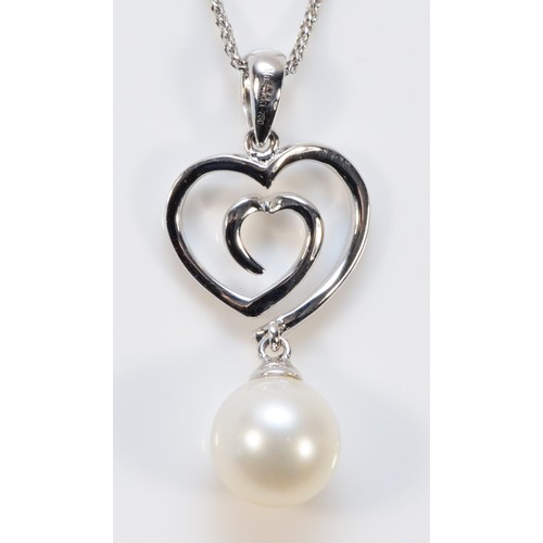 660 - An 18ct white gold cultured pearl open heart pendant with chain, 23mm total pendant length, 3.1g