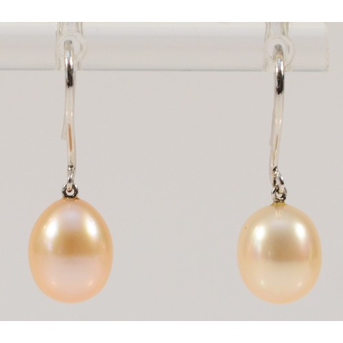 670 - A pair of 9ct white gold cultured pearl earrings with hooks, 10mm pearl, 2.5g