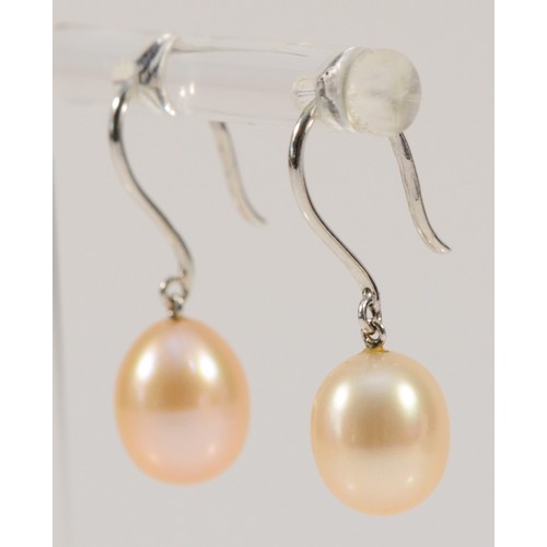 670 - A pair of 9ct white gold cultured pearl earrings with hooks, 10mm pearl, 2.5g