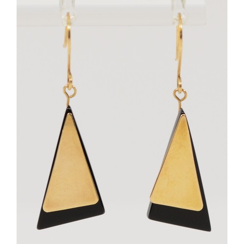 671 - A pair of 9ct gold and onyx geometric drop earrings with hooks, 23mm drop, 2.6g