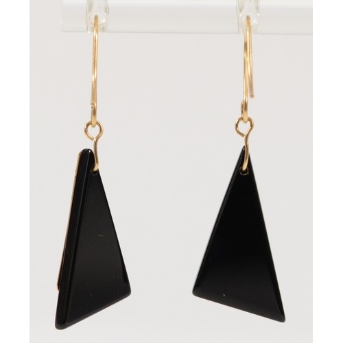 671 - A pair of 9ct gold and onyx geometric drop earrings with hooks, 23mm drop, 2.6g