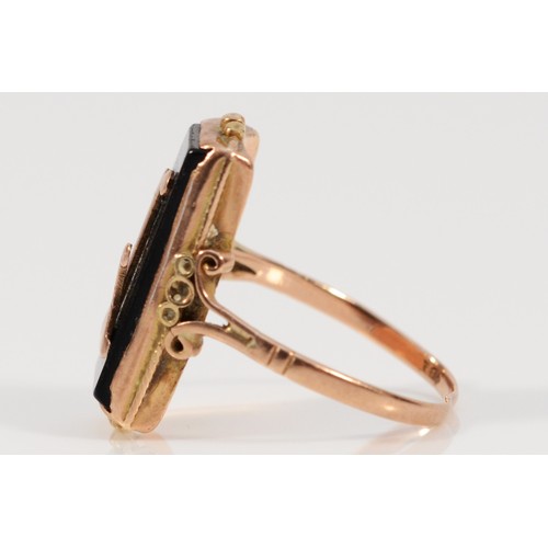 683 - A 9ct rose gold antique onyx panel ring with the initial L, 20mm x 10mm ring front, initial is sligh... 