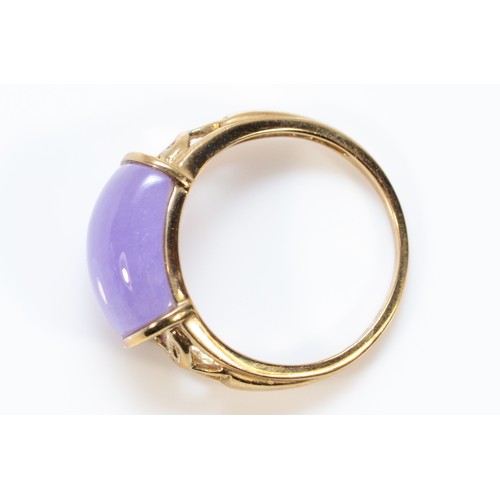 694 - A 9ct gold lavender jade dress ring, openwork shoulders, O, 3.6g